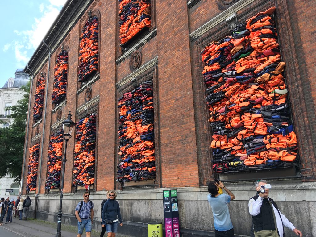 Ai Weiwei: instalace Soleil levant s cílem upozornit na uprchlickou krizi