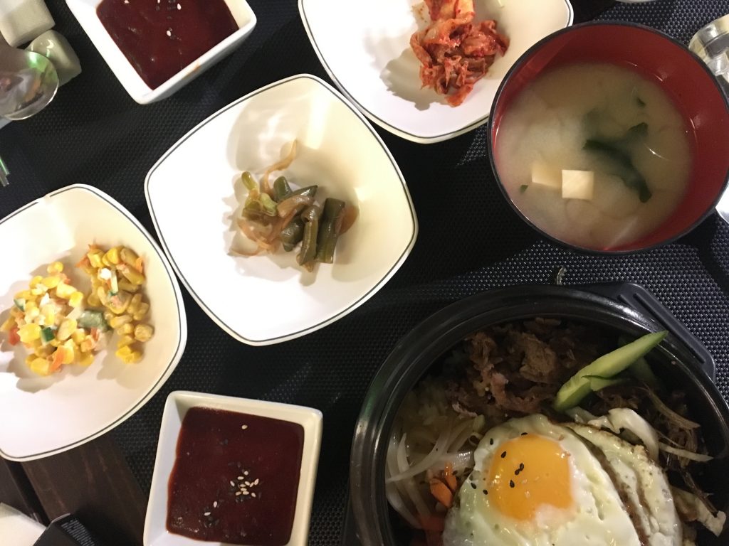 Korejské předkrmy a bibimbab v Mamy food